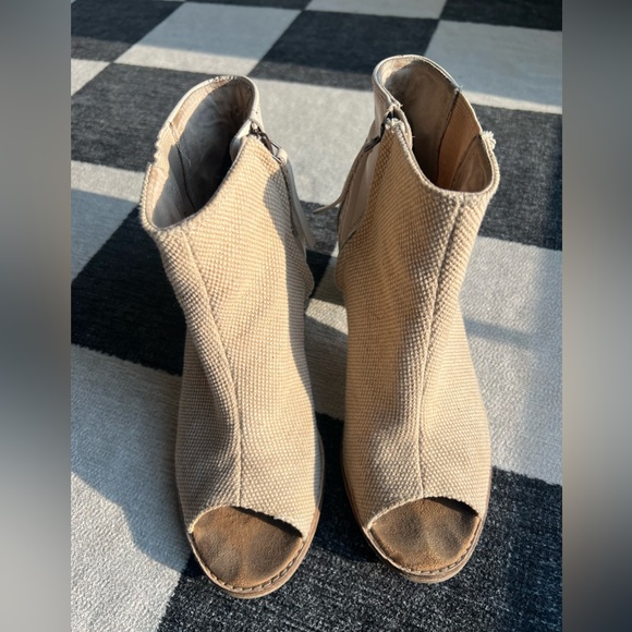 Sperry Heel Canvas Block Heel - Picture 2 of 5